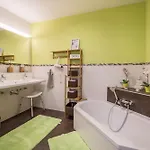 Lausbub *
